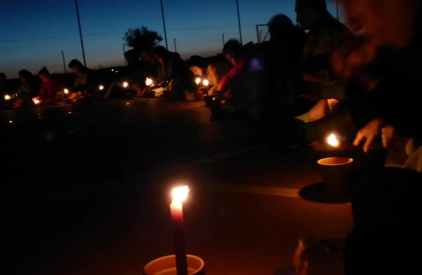 Meditación nocturna: el camino de velas.